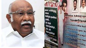 அதிமுகவில் பரபரப்பு!  தலைவா! என்னால் விலகியிருக்க முடியவில்லை! அன்வர் ராஜா ஒட்டிய போஸ்டர்! 