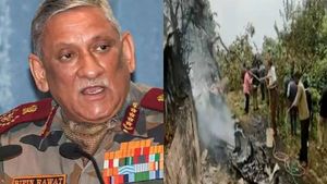 ராணுவ ஹெலிகாப்டர் விபத்து: முப்படை தளபதி பிபின் ராவத் நிலை என்ன? 