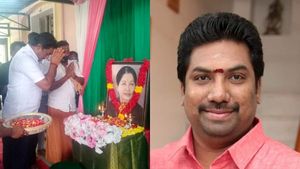 பெரியகுளத்தின் பெரிய மனுஷன் யார்? களமிறக்கப்படுகிறாரா ஓ.பி.எஸ். இளையமகன் ஜெயபிரதீப்? 