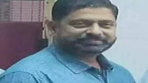 பூரா ஆபாசம்.. 52 வயசாகுது.. டீச்சருக்கே தொல்லை தந்த ஆசிரியர்.. ஹாஸ்டலில் நுழைந்து.. 2 பேர் கைது