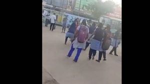 ஆவடியில் அட்ராசிட்டி செய்த 