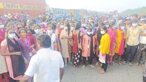 விஷமான உணவு...சென்னை-பெங்களூரு சாலையில் பல மணி நேரம் நடந்த போராட்டம் வாபஸ் 
