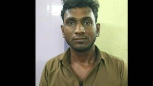 ஓடும் பேருந்தில் கல்லூரி மாணவிக்கு பாலியல் தொல்லை.. அரசுப் பேருந்து நடத்துனர் கைது 