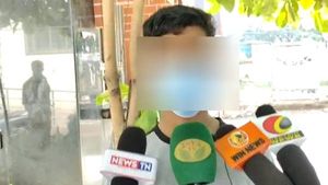'இப்படியா போட்டு அடிக்கிறது'.. கொடூர ஆசிரியரால் கண்ணீர் விட்டு கதறிய மாணவன்.. என்ன நடந்தது? 
