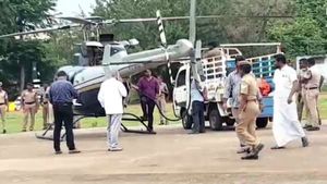 தந்தையின் இறுதி சடங்கு.. பெங்களூர் டூ புதுக்கோட்டைக்கு ஹெலிகாப்டரில் வந்த பாசக்கார மகன்.. நெகிழ்ச்சி 