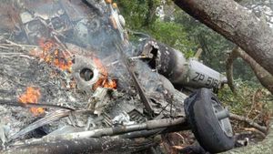 ஒரு மணி நேரமாக எரியும் ஹெலிகாப்டர்.. மலையின் அடிவாரத்திலும் கிடக்கும் உடல்கள்! உள்ளூர் மக்கள் தகவல் 