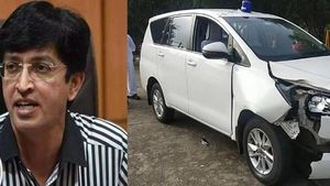 தமிழக சுகாதாரத் துறை செயலாளர் ராதாகிருஷ்ணனின் கார் விபத்து.. திருச்சியில் பரபரப்பு 