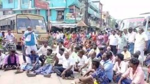 முழு போதை.. தாறுமாறாக வந்த பைக் மோதி சிறுவன் பரிதாப பலி.. கொதித்தெழுந்த பொதுமக்கள்! 