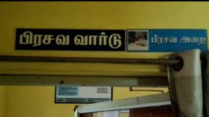 யூ-டியூப் பார்த்து மனைவிக்கு பிரசவம்..  பரிதாபமாக உயிரிழந்த பச்சிளம் குழந்தை.. கணவர் கைது! 