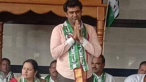 எம்.எல்.சி. ஆனார் மாஜி பிரதமர் தேவகவுடாவின் பேரன்; ஒரே குடும்பத்தில் 8-வது அரசியல்  வாரிசு! 