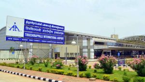 சிங்கப்பூரில் இருந்து திருச்சி வந்தவருக்கு கொரோனா - ஓமிக்ரான் வைரஸ் பாதிப்பா என பரிசோதனை 