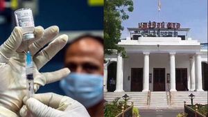 புதுச்சேரியில் கொரோனா தடுப்பூசி போடாவிட்டால் சட்ட நடவடிக்கை பாயும்! 