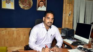 லீவு கேட்டதுக்கு ஹோம்வொர்கை முடி தம்பினு சொன்னாரே.. அந்த விருதுநகர் கலெக்டர் ட்வீட்டா இது! 