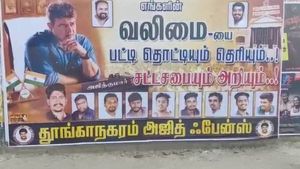  சட்டசபை முன் முதல்வர் நாற்காலியில் அஜித்குமார்.. தினுசான 