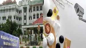 மசாஜ் செண்டர்களில் கேமரா தனிநபர் உரிமைக்கு எதிரானது – சென்னை உயர்நீதிமன்ற நீதிபதி கருத்து