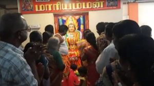 திண்டுக்கல் பக்கம் திடீர் பரபரப்பு.. உதயமானது கொரோனா மாரியம்மன் கோவில்! கூட்டமாக குவிந்த பக்தர்கள்! 