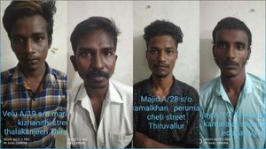 உங்களால் எங்களுக்கு வேலை கிடக்கலை.. ஆத்திரத்தில் வடமாநில இளைஞரை கத்தியால் வெட்டிய 4 பேர் கைது 