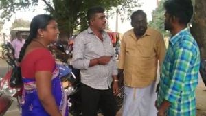 இந்த கிழி கிழிக்குறாங்களே எந்த ஊரா இருக்கும்? நடுரோட்டில் பெண் பேசிய பீப் வார்தைகளால் பதறிய இளைஞர் 