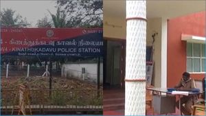 அதிகாரிகள் போல் நடித்து 20 லட்சத்தை அபேஸ் செய்த கில்லாடிகள்.. தானா சேந்த கூட்டத்தை தேடும் போலீசார் 