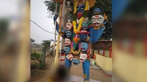 அதிர்ச்சி.. காளி காலடியில் கிடந்த 