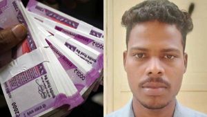  ஐக்கிய அரபு அமீரகத்தில் தமிழக தொழிலாளிக்கு அடித்த  மெகா 'ஜாக்பாட்'.. லாட்டரியில் ரூ.20 கோடி பரிசு! 