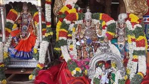 மாசித்திருவிழா கொடியேற்றம்...மதுரை மீனாட்சி அம்மன் கோவிலில் 48 நாட்கள் விழாக்கோலம் 
