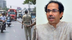 மீண்டும் முழு லாக்டவுன்? மகாராஷ்டிராவில் புதிய உச்சம்.. புதிய கட்டுப்பாடுகளை அறிவித்த உத்தவ் தாக்கரே