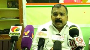 புலி வேஷம் போட்ட பூனையாக ஓடி ஒளிந்துள்ள ராஜேந்திர பாலாஜி.. காங். எம்பி மாணிக்கம் தாகூர் விமர்சனம்