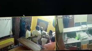 6 மணிக்கு மேலயா போன் பண்ற.. வங்கி மேனேஜரை அடித்து துவைத்த இளைஞர்.. பரபரப்பு சிசிடிவி காட்சிகள்
