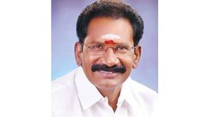 'நடப்பது குப்பை தேர்தல் ..அல்வா கிண்ட ரெடியா இருக்காங்க.. சூதானம் மக்களே'.. சொல்வது செல்லூர் ராஜூ 
