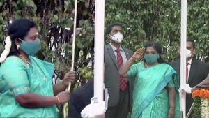 வரலாற்றில் இடம் பிடித்த தமிழிசை - குடியரசு தினத்தில் இரு மாநிலங்களில் தேசிய கொடியேற்றிய முதல் ஆளுநர் 