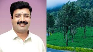 நில அபகரிப்பு சர்ச்சையில் அதிமுக மாவட்டச் செயலாளர்! குளு குளு ஊட்டியில் அனல் பறக்கும் புகார்! 