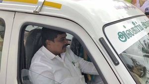 4 நாளுக்கு முன்பு அரசு பேருந்து.. இன்னிக்கு 108 ஆம்புலன்ஸ்.. பூம்புகார் எம்எல்ஏவின் அசத்தலான காரியம்