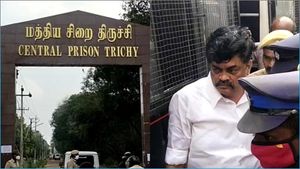 ராஜேந்திர பாலாஜி காலையில் மதுரை மத்திய சிறை.. மாலையில் திருச்சி மத்திய சிறை.. ஏன் என்னாச்சு? 