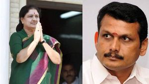 கோவை ஜல்லிக்கட்டு: செந்தில்பாலாஜியை அதிர வைத்த சசிகலா, டிடிவி தினகரன் காளைகள் - தங்க மோதிரம் பரிசு 