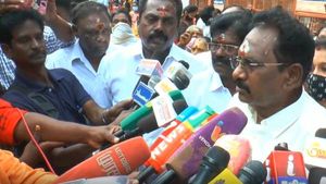 புத்தாண்டும் அதுவுமா.. அதிமுகவிலிருந்து ஸ்டாலினுக்கு வந்த சர்ப்ரைஸ்! புகழ்ந்து தள்ளிய மாஜி அமைச்சர்!