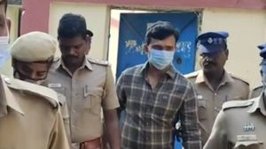 மேல கை வைக்காதீங்க சார்...! போலீசிடம் கடுப்பான சாட்டை துரைமுருகன்