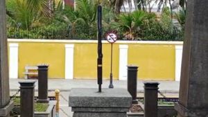 அடப்பாவிகளா! இதை கூட விட மாட்டீங்களா.. புதுச்சேரியில் திடீரென மாயமான.. போர்வீரர் நினைவிட ஹெல்மெட் 