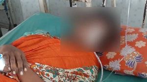 துரத்தி துரத்தி வந்த மேனேஜர்.. அரளி விதையை அரைத்து குடித்த தமிழ்செல்வி.. திருவாரூர் கொடுமை..!