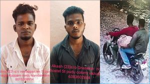 ஆடுகளை  ஆட்டைய போட்டு அல்ட்ரா மாடர்ன் வாழ்க்கை - வசமாய் சிக்க வைத்த சிசிடிவி 