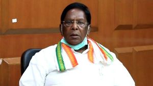 புதிய மதுபான ஆலைகள்.. புதுச்சேரி சாராய கடலாக மாறிவிடும்.. நாராயணசாமி எச்சரிக்கை! 
