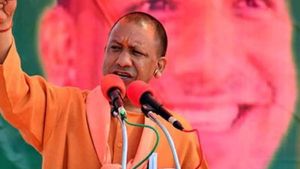 'வீட்டுக்கு ஓருவருக்கு அரசு வேலை..' - உபி  பிரசாரத்தில் வாக்குறுதியை அள்ளி வீசிய யோகி ஆதித்யநாத்! 