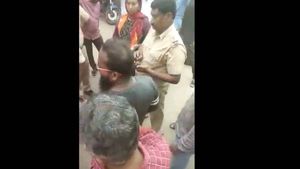 நீங்க உள்ளே வராதீங்க.. மதுரையில் பிரச்சாரத்திற்கு சென்ற பாஜக வேட்பாளர்.. திருப்பி அனுப்பிய மக்கள்! 