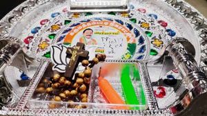 சிலுவை.. ஜெபமாலை.. கிறிஸ்துவ மத அடையாளத்தை திடீரென கையில் எடுத்த பாஜக.. கோவையில் பிரச்சாரம்! 