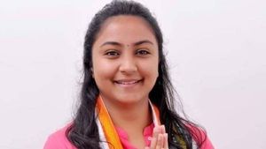  தாய் அமமுகவில்.. மகள் காங்கிரஸில்.. திருப்பூரில் களமிறங்கும் தீபிகா அப்புக்குட்டி.. யார் இவர்?