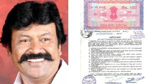 வாக்குறுதிகளை நிறைவேற்றாவிட்டால் ராஜினாமா! பத்திரத்தில் கையெழுத்திட்டு கொடுத்த திமுக வேட்பாளர்! 