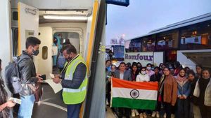 உயிருக்கு பயந்து நாடு திரும்பும் மக்கள்..கொரோனா டெஸ்ட் எடுக்கனுமாம்.. அதிகாரிகள் அறிவிப்பால்  “ஷாக்” 