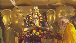 நெற்றியில் “நாமம்” காவி உடையில் ராமனுஜர் சிலையை திறந்து வைத்த பிரதமர்.. தமிழ் மொழி குறித்து புகழாரம் 