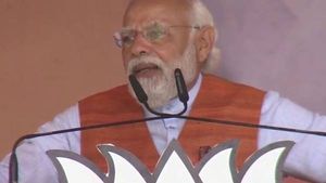  அகிலேஷ் யாதவ் ஆட்சியில் மாஃபியாக்கள் சுதந்திரமாக வலம் வந்தனர்: பிரதமர் மோடி அட்டாக் 
