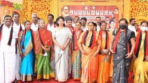 சீட் வாங்கிட்டோம் என பெருமை கூடாது! கட்சியினரை அனுசரியுங்கள்! திமுக வேட்பாளர்களுக்கு கனிமொழி அட்வைஸ்